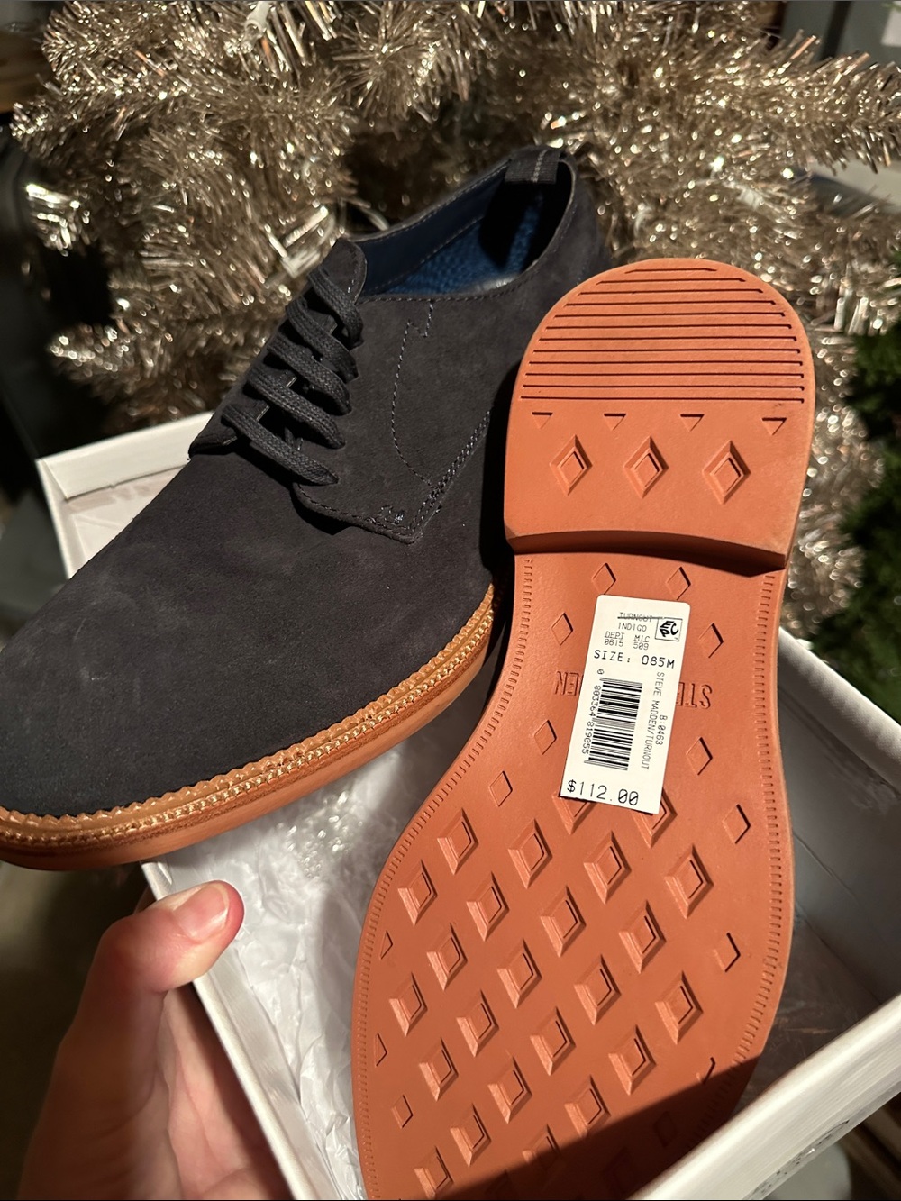 STEVE MADDEN Men's Lace-Up Shoe in Navy with Contrast Tan Sole.